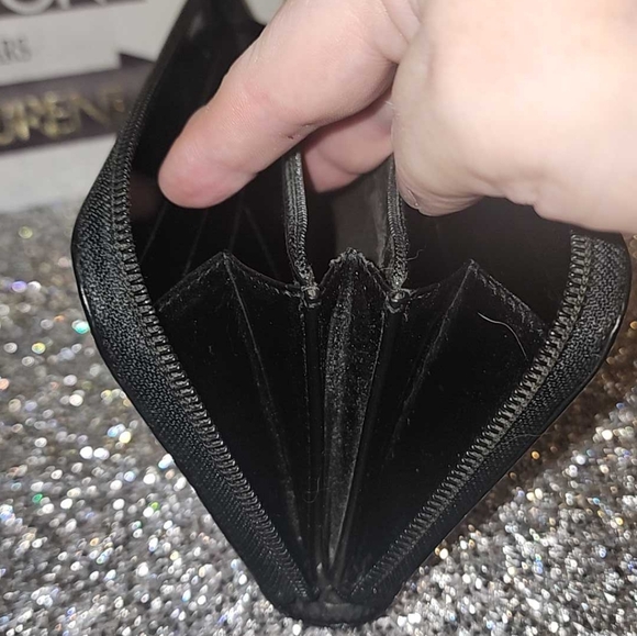 SALVATORE FERRAGAMO Black Patent Leather Zip Around Wallet 🔥 - Picture 10 of 13